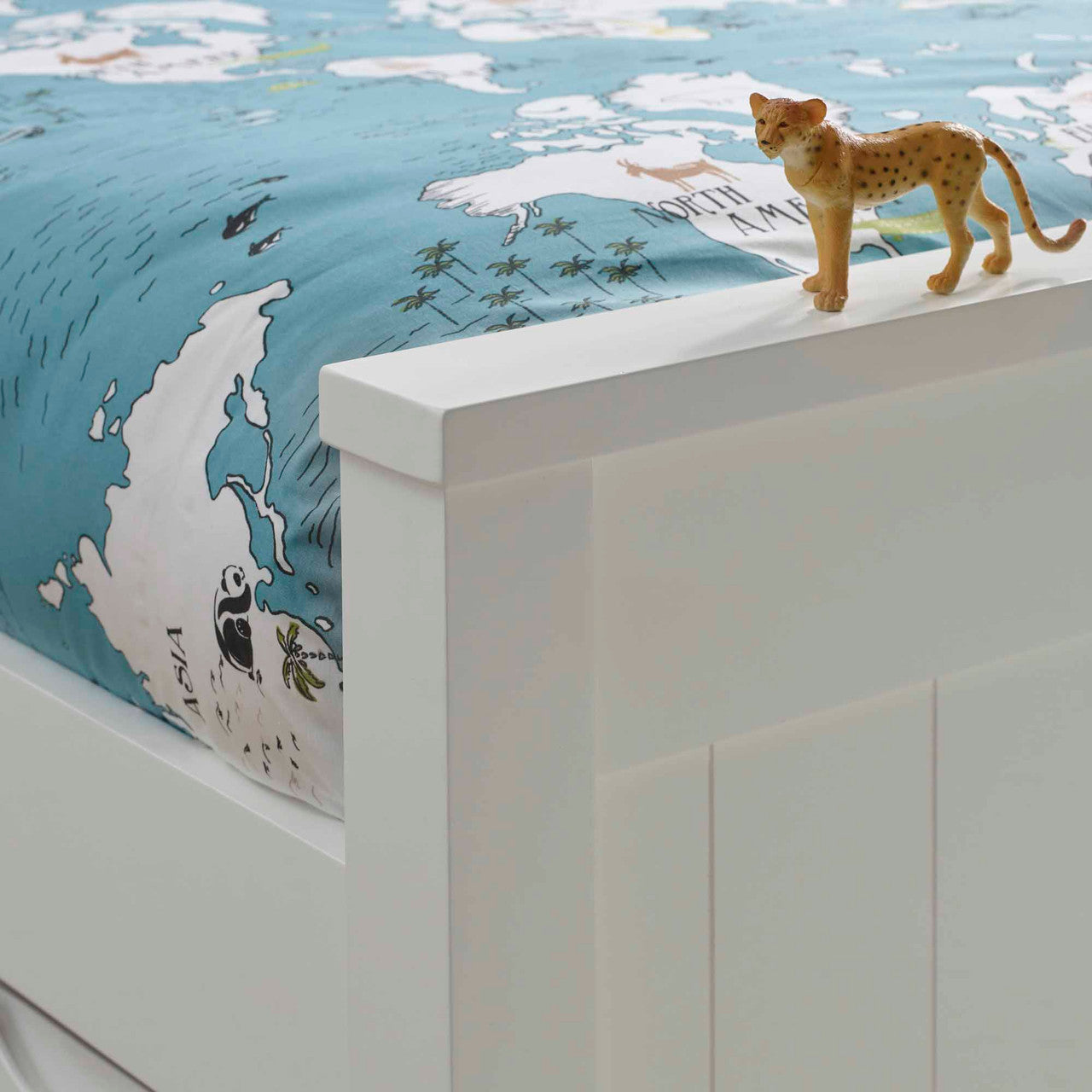 Bed wooden footboard white