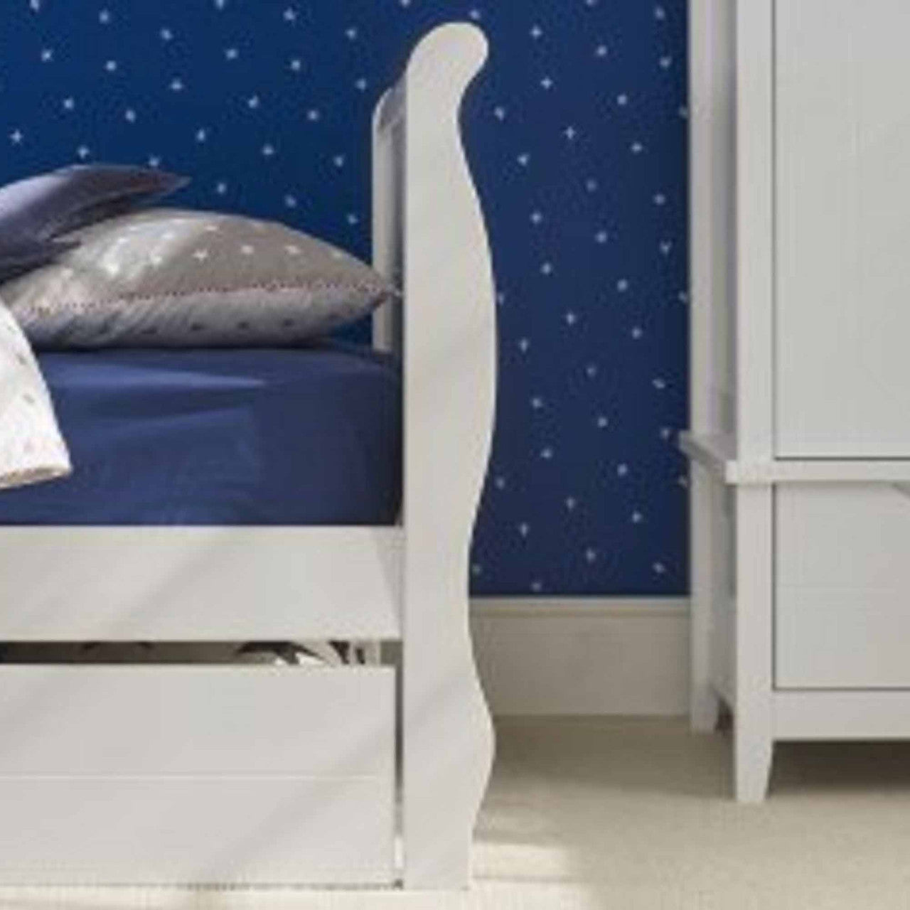 sleigh bed